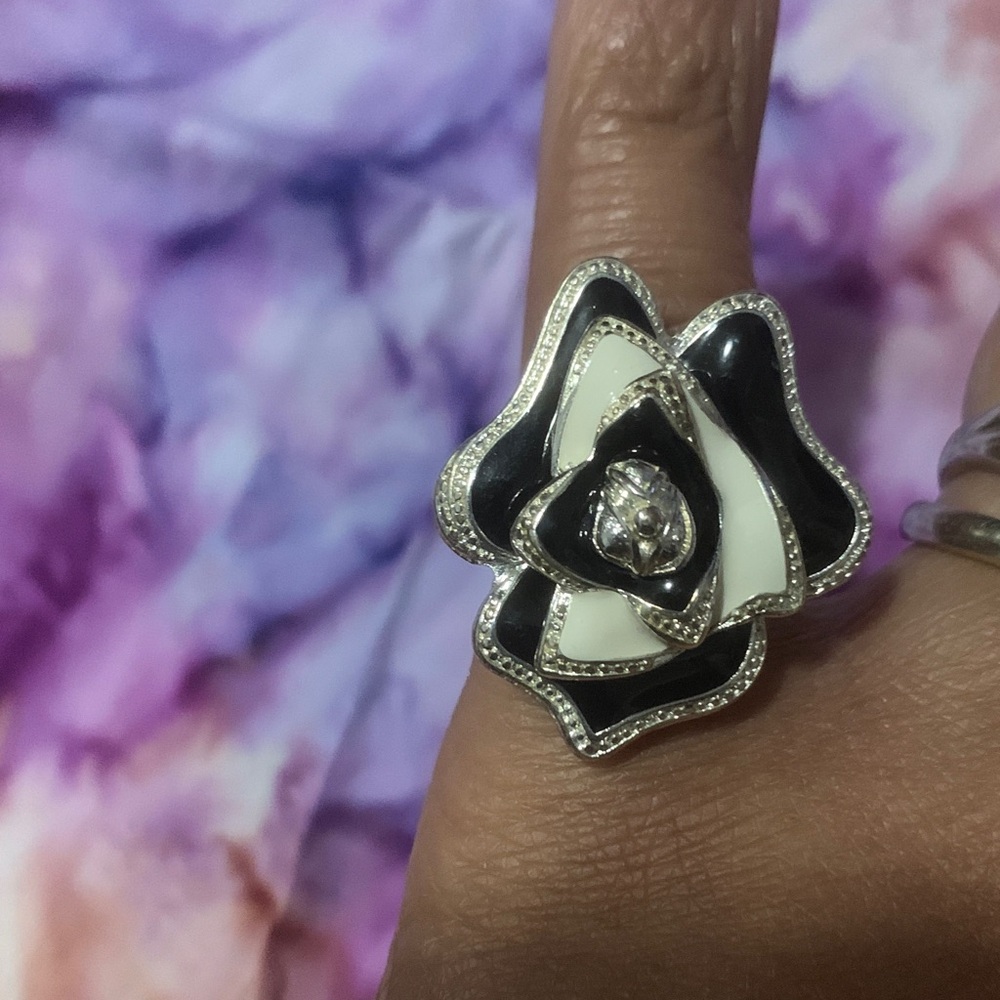 Elegant Black and White Floral Ring